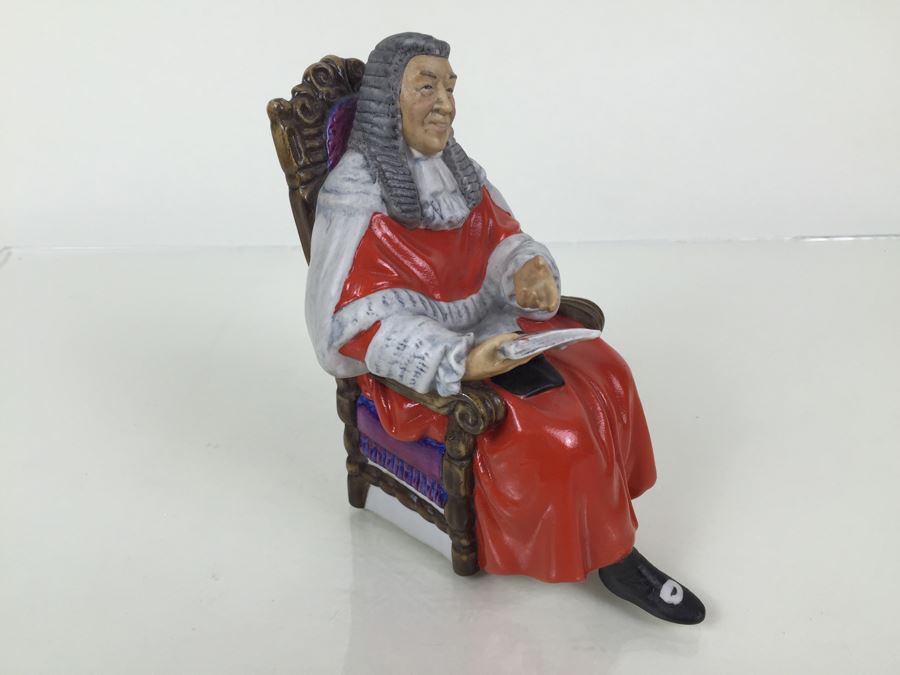 Royal Doulton Figure 'The Judge' HN2443 Matte Finish [Photo 11]