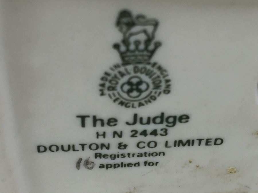Royal Doulton Figure 'The Judge' HN2443 Matte Finish [Photo 14]