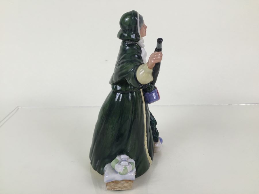 Royal Doulton Figure 'Christmas Parcels' HN2851 1977 [Photo 9]