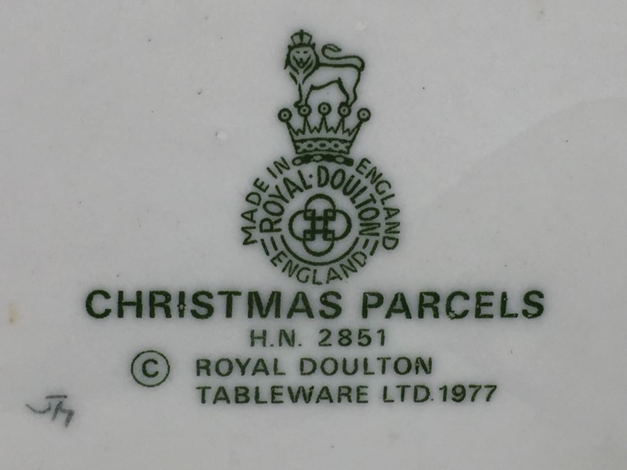 Royal Doulton Figure 'Christmas Parcels' HN2851 1977 [Photo 11]