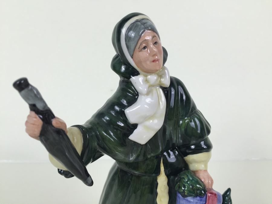 Royal Doulton Figure 'Christmas Parcels' HN2851 1977 [Photo 6]