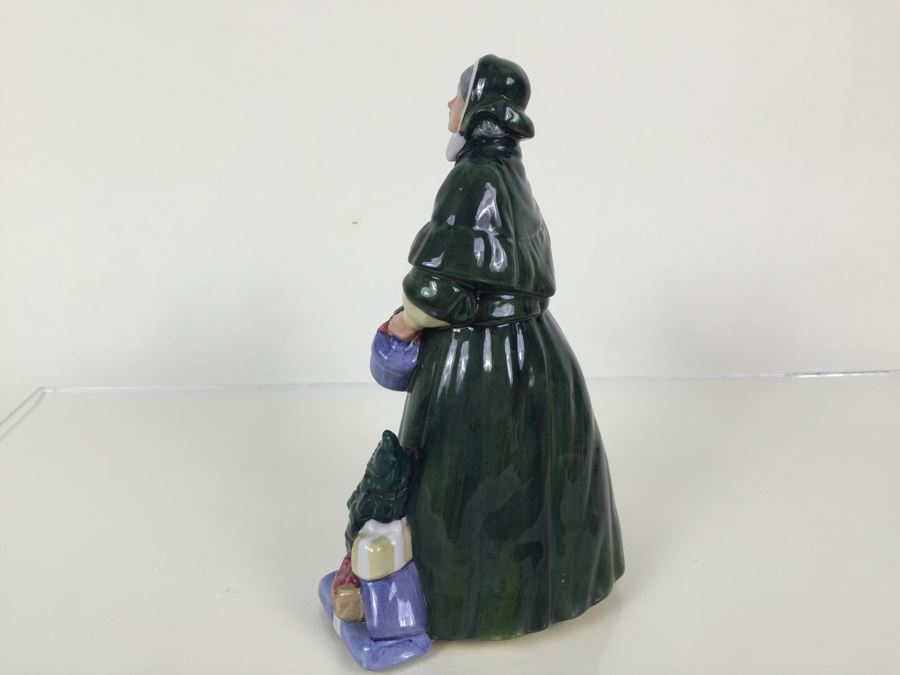 Royal Doulton Figure 'Christmas Parcels' HN2851 1977 [Photo 7]