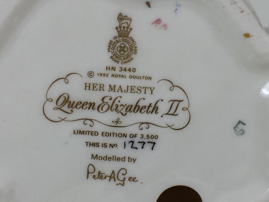 Royal Doulton Figure 'Her Majesty Queen Elizabeth II' HN3440 1992 Limited Edition 1,277 Of 3,500 [Photo 12]