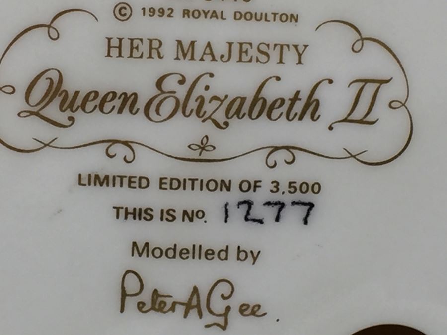 Royal Doulton Figure 'Her Majesty Queen Elizabeth II' HN3440 1992 Limited Edition 1,277 Of 3,500 [Photo 13]