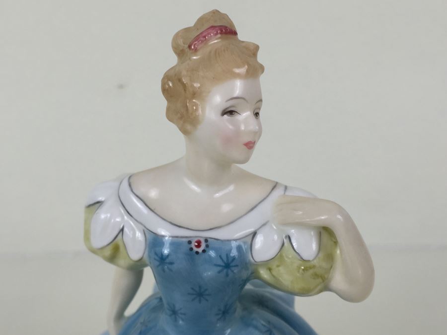 Royal Doulton Figure 'Enchantment' HN2178 1958 [Photo 5]