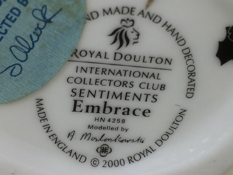Royal Doulton Figure Sentiments 'Embrace' HN4258 2000 [Photo 9]