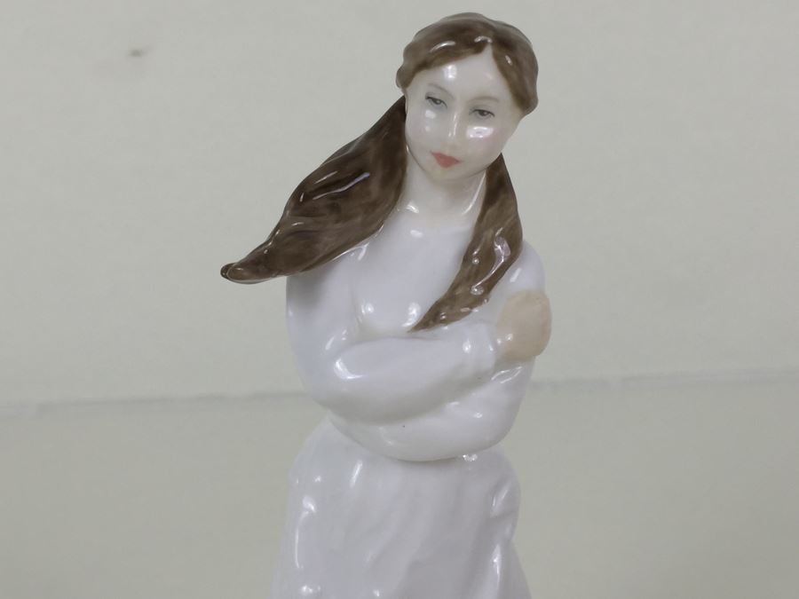 Royal Doulton Figure Sentiments 'Embrace' HN4258 2000 [Photo 5]