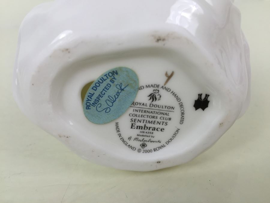 Royal Doulton Figure Sentiments 'Embrace' HN4258 2000 [Photo 3]