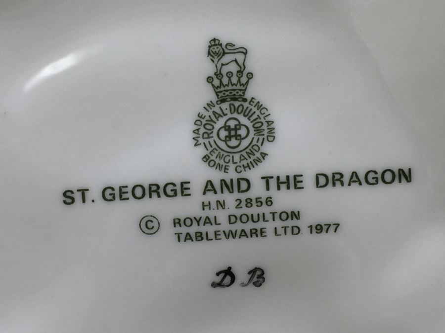 Royal Doulton Large Figure 'St. George And The Dragon' HN2856 1977 RARE Retails For $7,000 [Photo 24]