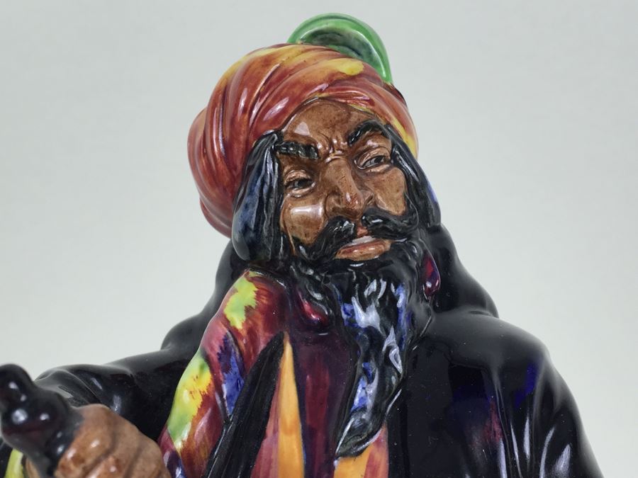 Royal Doulton Large Figure 'Blue Beard' HN2105 1952 [Photo 2]