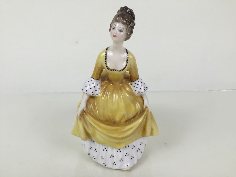 Royal Doulton Figure 'Coralie' HN2307 1963 [Photo 6]