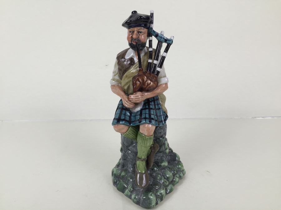 Royal Doulton Figure 'The Piper' HN2907 1979 [Photo 1]