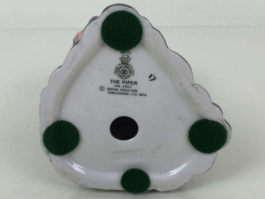 Royal Doulton Figure 'The Piper' HN2907 1979 [Photo 3]