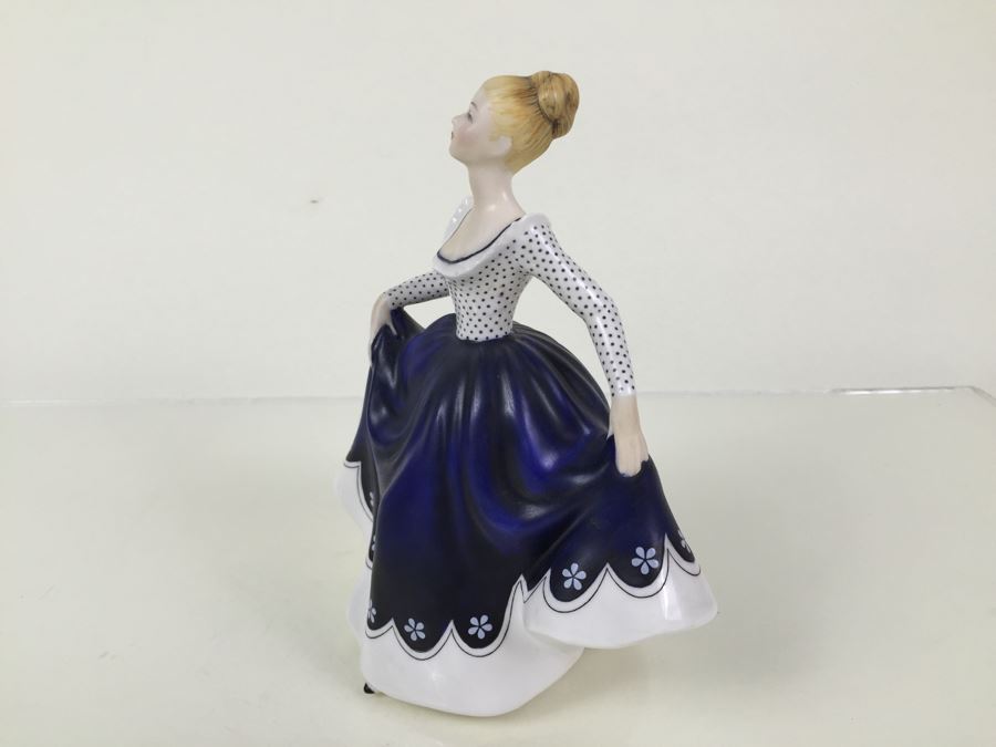 Royal Doulton Figure 'Lisa' HN2310 1968 [Photo 7]