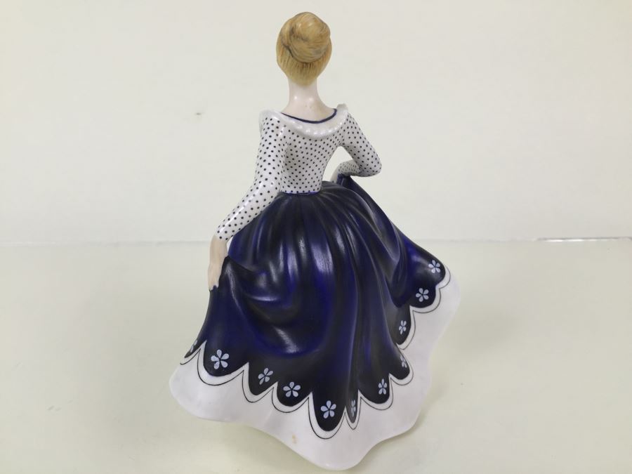 Royal Doulton Figure 'Lisa' HN2310 1968 [Photo 2]