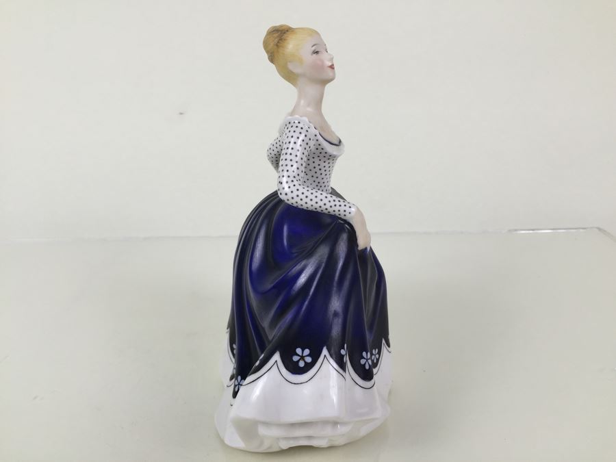 Royal Doulton Figure 'Lisa' HN2310 1968 [Photo 9]