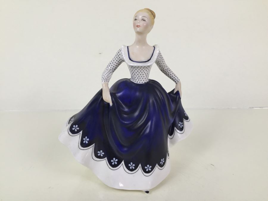 Royal Doulton Figure 'Lisa' HN2310 1968 [Photo 1]