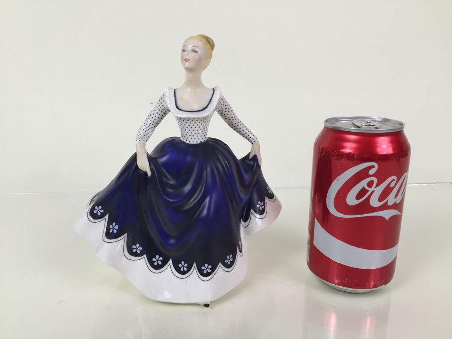 Royal Doulton Figure 'Lisa' HN2310 1968 [Photo 4]