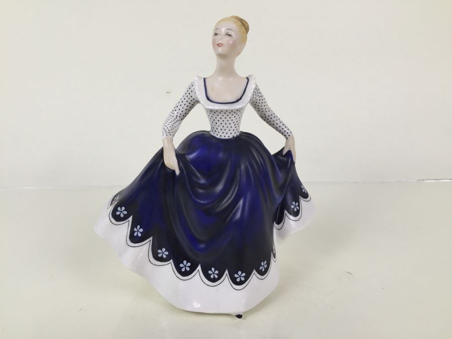 Royal Doulton Figure 'Lisa' HN2310 1968 [Photo 6]