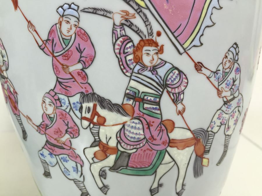 Pair Of Large Chinese Vases [Photo 7]