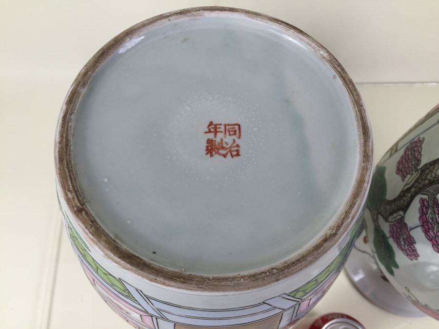 Pair Of Large Chinese Vases [Photo 3]