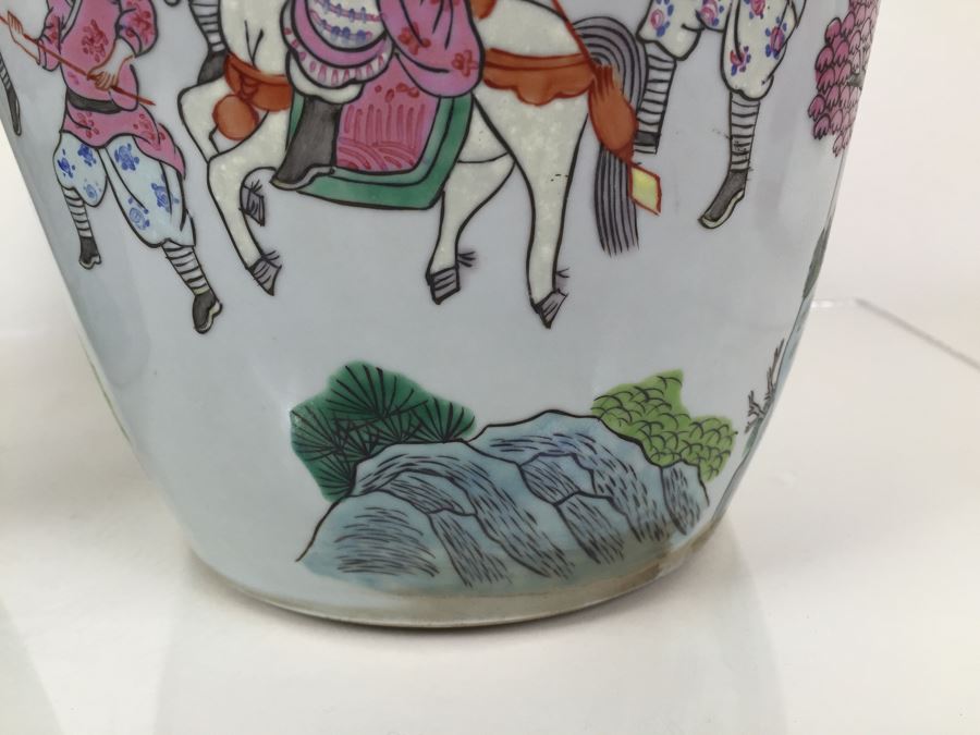 Pair Of Large Chinese Vases [Photo 9]