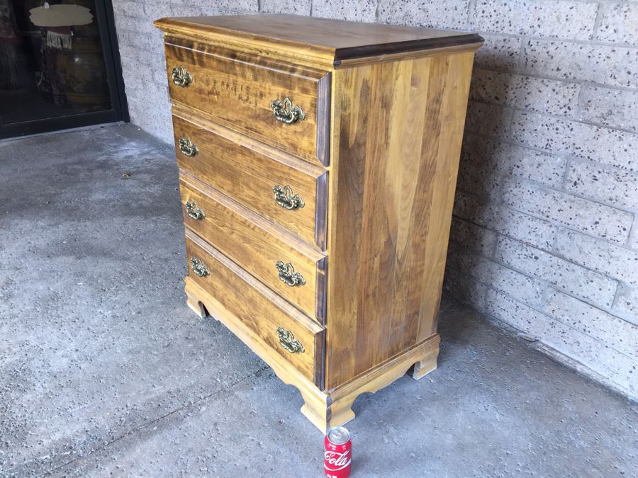 4-Drawer Wooden Chest Of Drawers Dresser [Photo 3]
