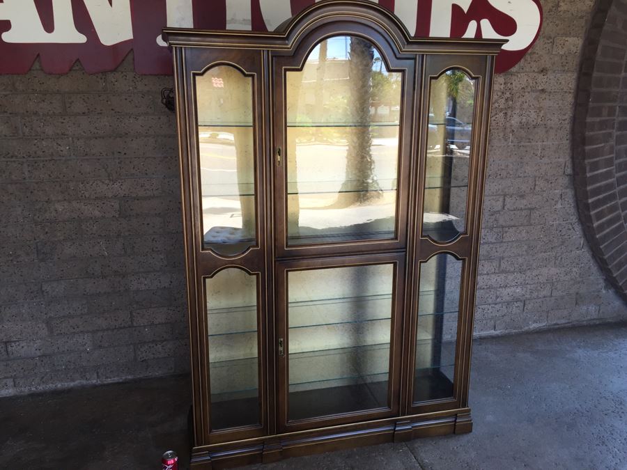 China Curio Cabinet With Gold Accents Lighted [Photo 4]