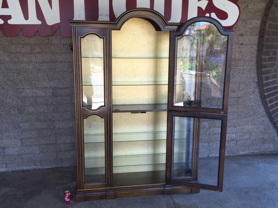 China Curio Cabinet With Gold Accents Lighted [Photo 9]