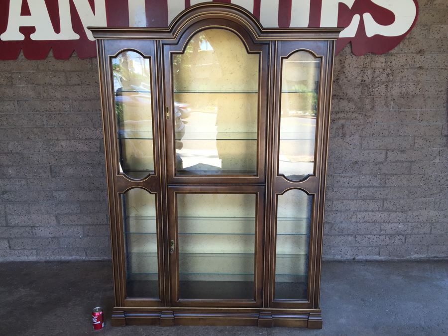 China Curio Cabinet With Gold Accents Lighted [Photo 2]