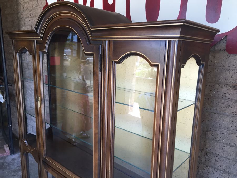 China Curio Cabinet With Gold Accents Lighted [Photo 5]
