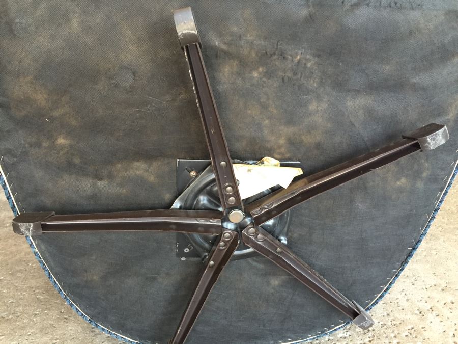 Pair Of Leggett & Platt Swivel Armchairs [Photo 13]