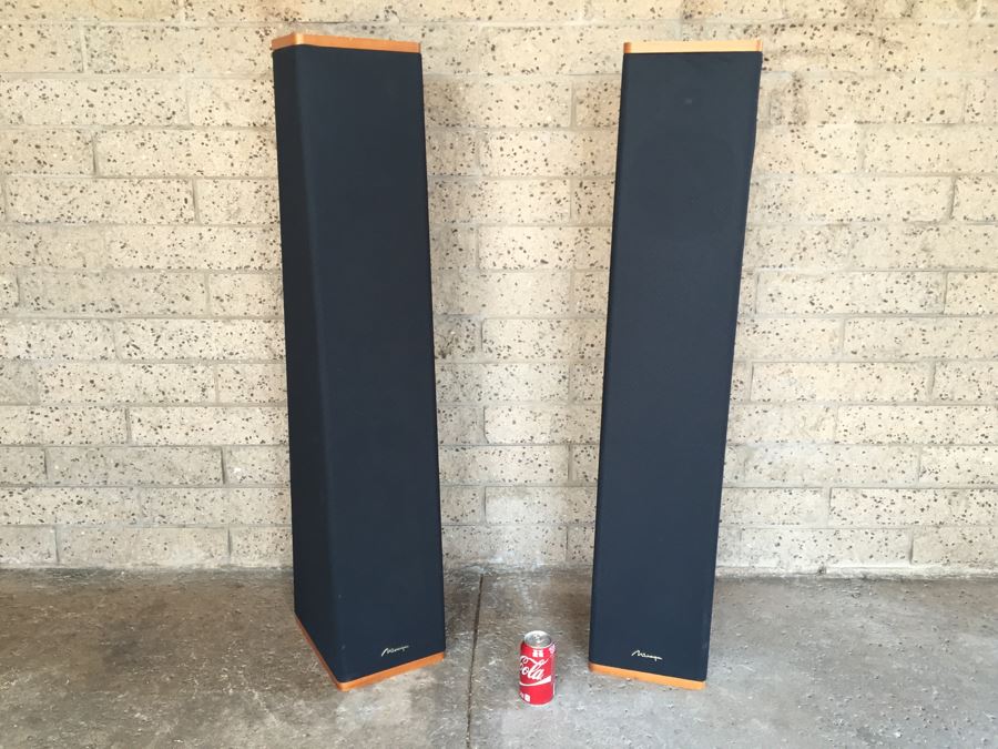 Pair Of MIRAGE Omnipolar OM-10 Floor Standing Speakers Audiophile Excellent Condition [Photo 1]