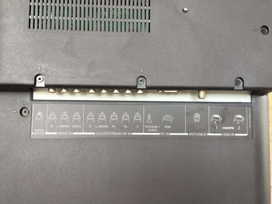 LARGE Toshiba 65HT2U Widescreen 65' class 1080p 120Hz LCD TV Estimate $1,700 [Photo 9]