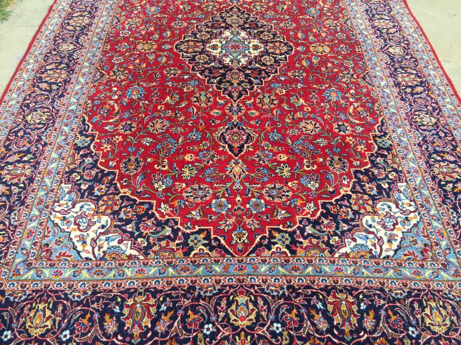Beautiful Hand Woven Wool Persian Area Rug Measures 148' x 97' [Photo 9]