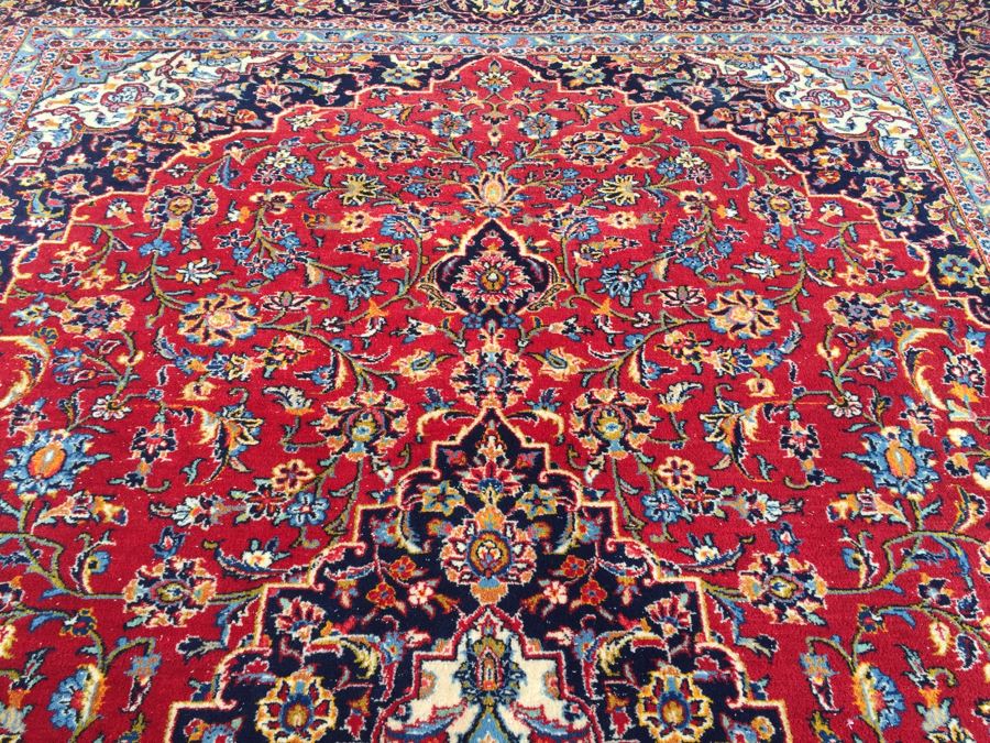 Beautiful Hand Woven Wool Persian Area Rug Measures 148' x 97' [Photo 6]