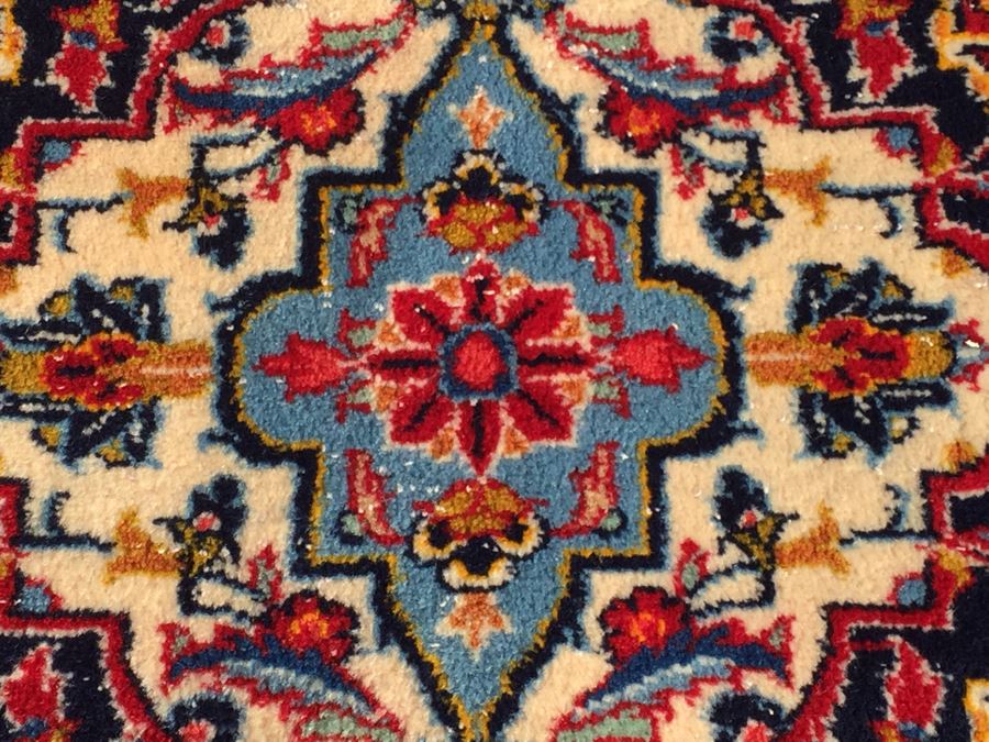Beautiful Hand Woven Wool Persian Area Rug Measures 148' x 97'
