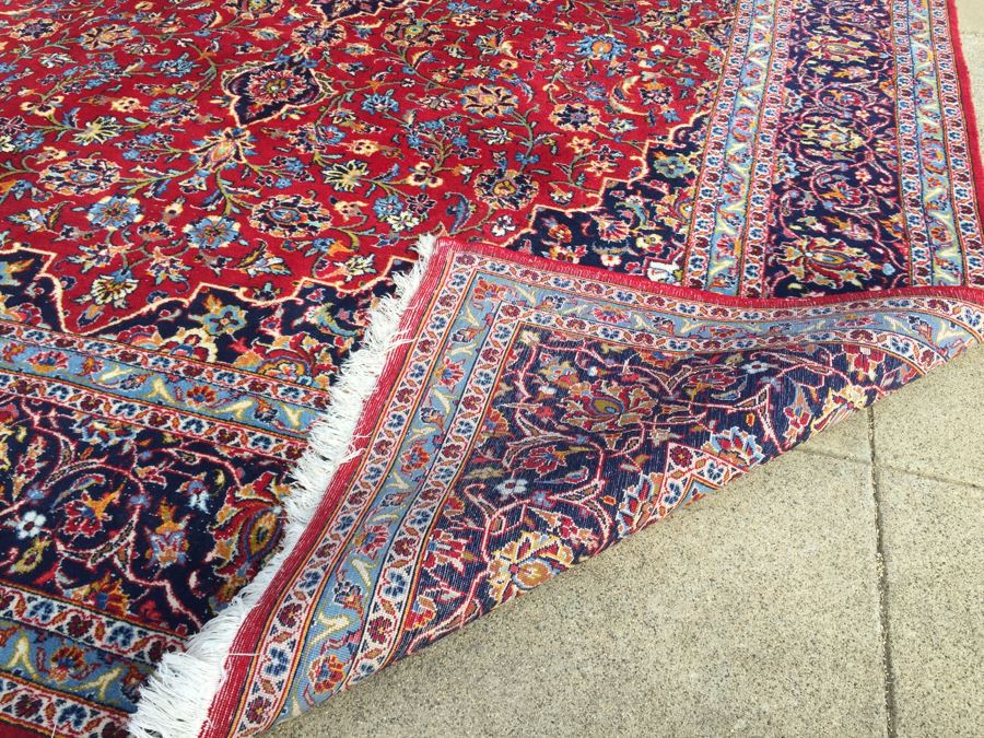 Beautiful Hand Woven Wool Persian Area Rug Measures 148' x 97'