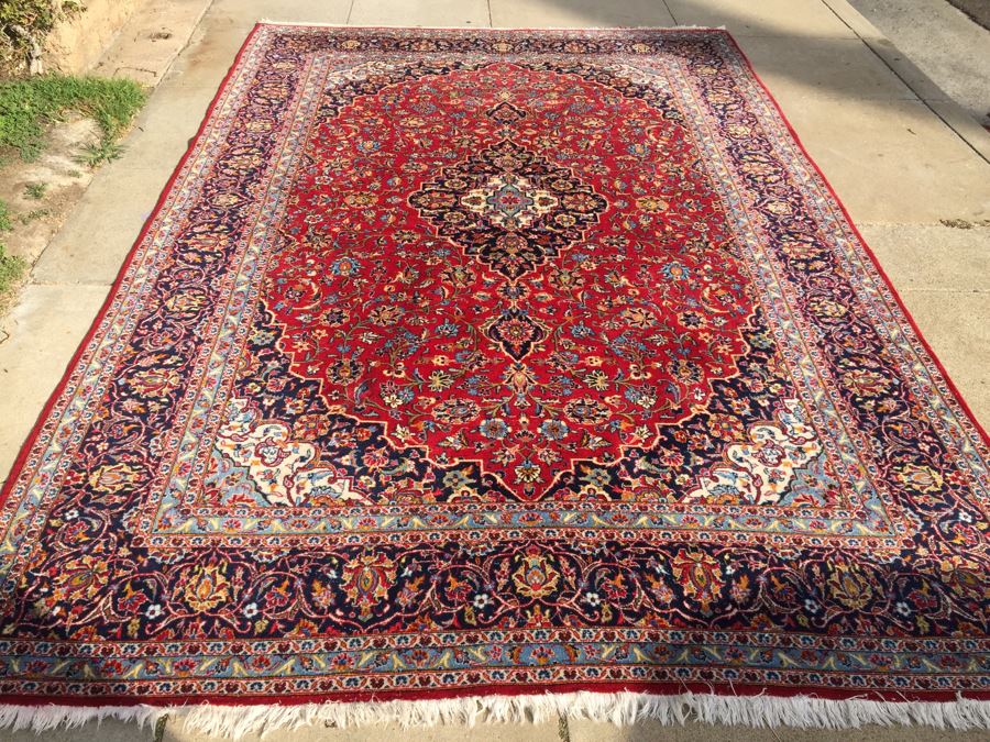 Beautiful Hand Woven Wool Persian Area Rug Measures 148' x 97'
