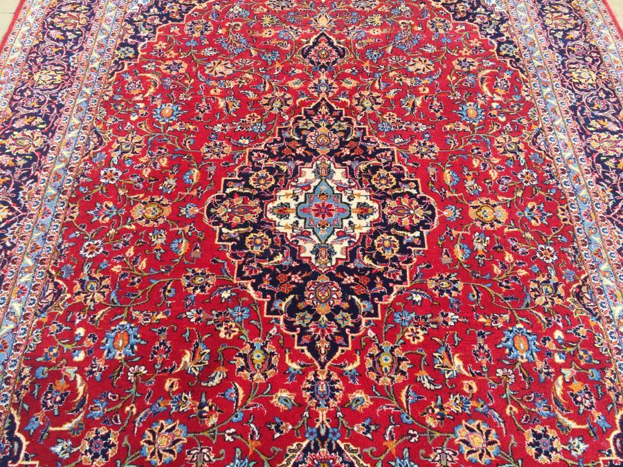 Beautiful Hand Woven Wool Persian Area Rug Measures 148' x 97' [Photo 8]