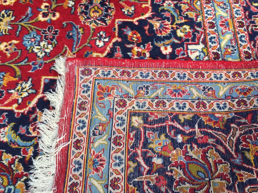 Beautiful Hand Woven Wool Persian Area Rug Measures 148' x 97' [Photo 3]