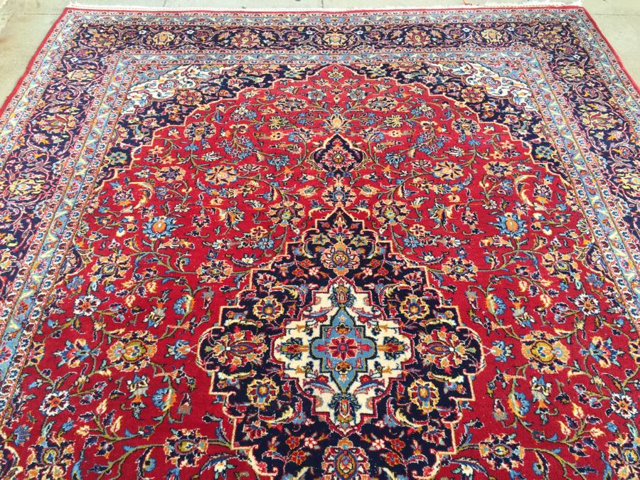 Beautiful Hand Woven Wool Persian Area Rug Measures 148' x 97' [Photo 7]
