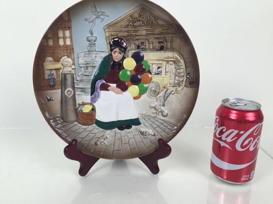 Royal Doulton Tableware Plate 'The Old Balloon Seller' D6649 1979 [Photo 4]