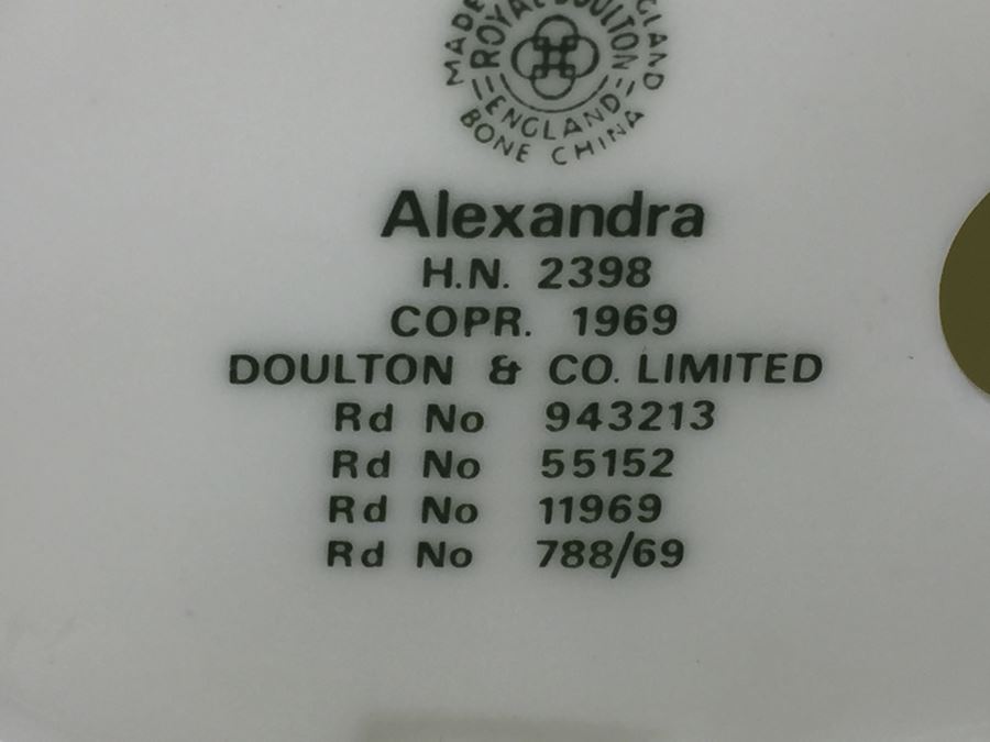 Royal Doulton Figure 'Alexandra' HN2398 1969 [Photo 12]