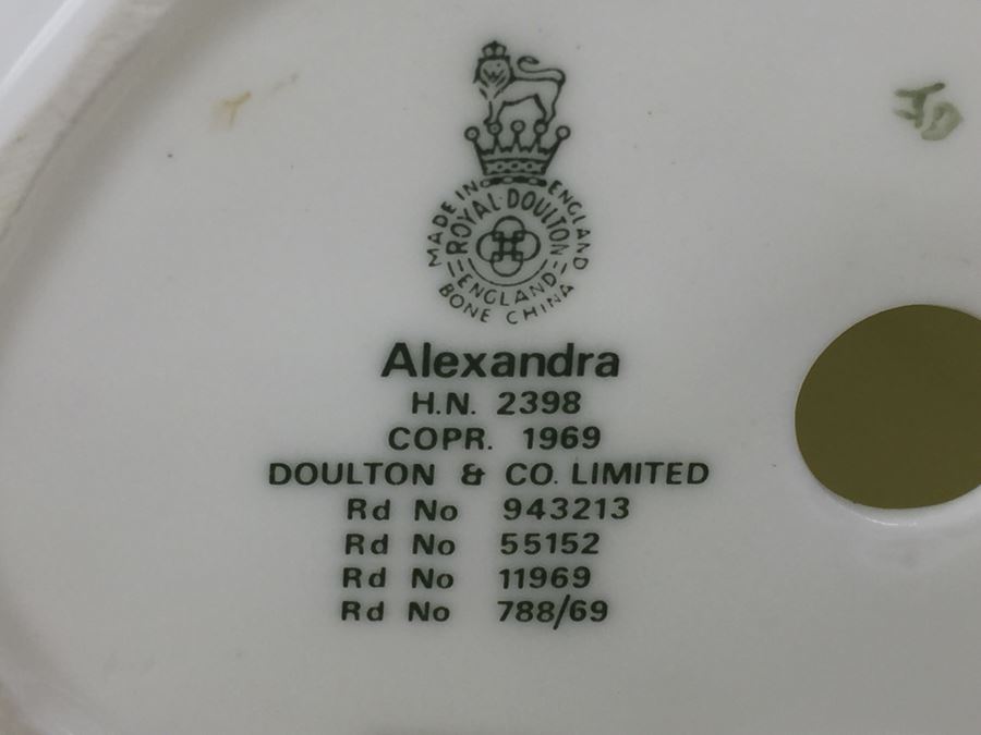 Royal Doulton Figure 'Alexandra' HN2398 1969 [Photo 11]