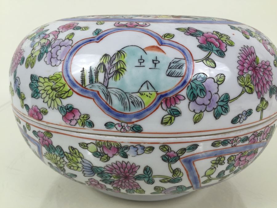 Beautiful Large Signed Chinese Lidded Bowl [Photo 11]