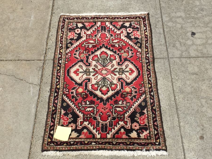 Beautiful Hand Woven Wool Small Area Rug 40' x 24' [Photo 4]