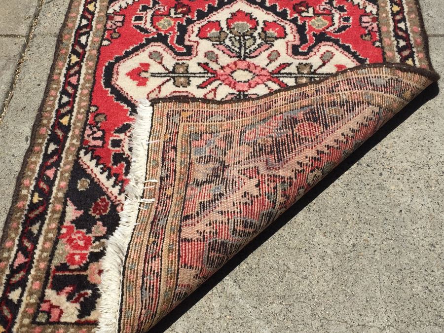 Beautiful Hand Woven Wool Small Area Rug 40' x 24' [Photo 3]