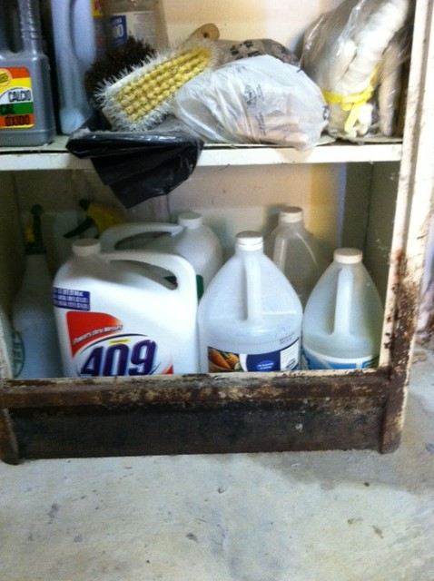 Cleaning Lot - Includes Metal Cabinet [Photo 4]