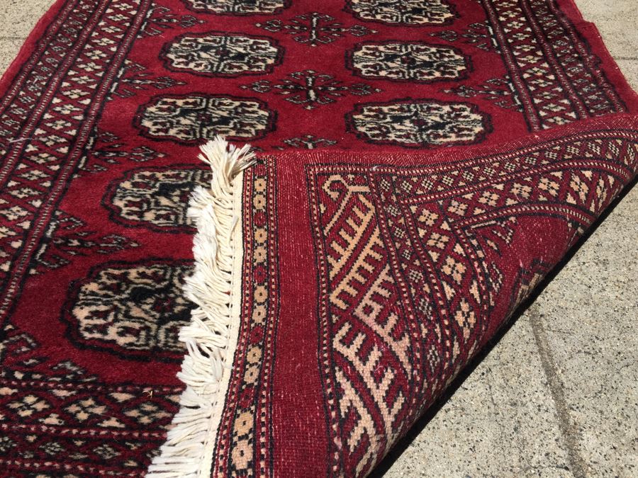 Beautiful Hand Woven Wool Persian Area Rug Measures [Photo 3]